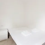 아파트 Cimiano M2 Cozy With Balcony