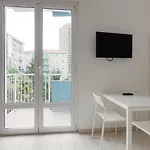 Cimiano M2 Cozy With Balcony 아파트 *