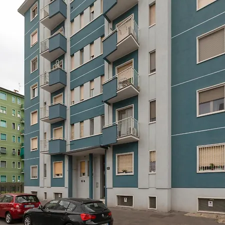 Cimiano M2 Cozy With Balcony Daire *